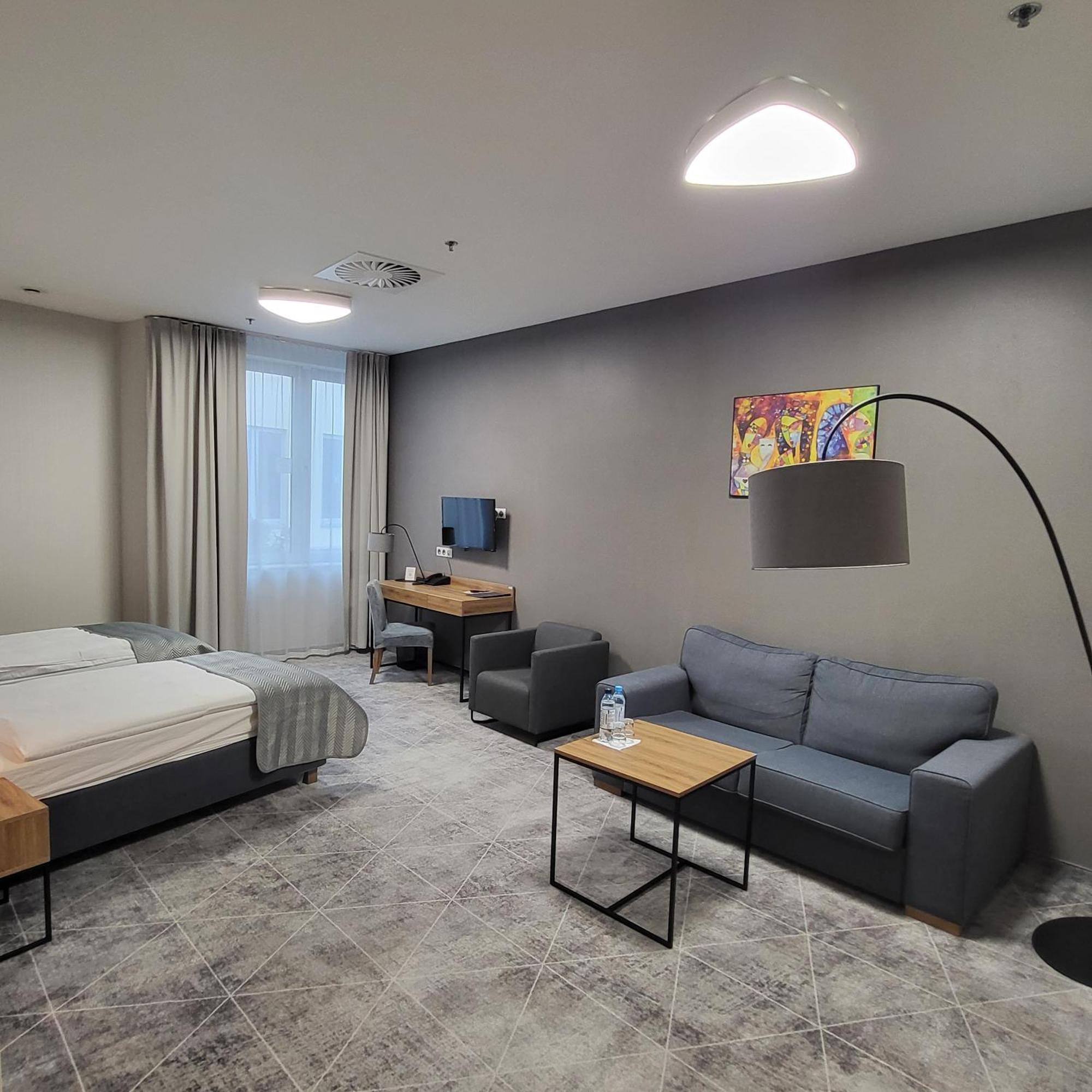 Hotel Centrum Болеславец Екстериор снимка
