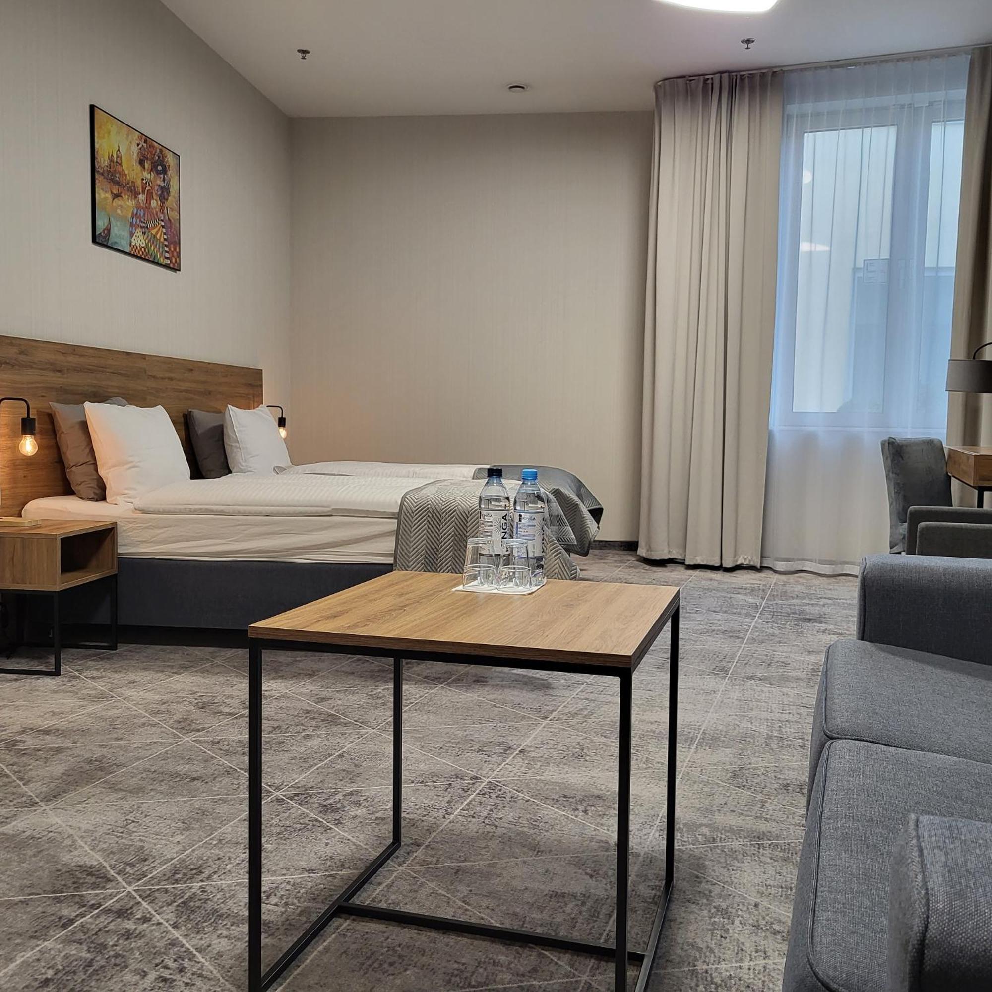 Hotel Centrum Болеславец Екстериор снимка