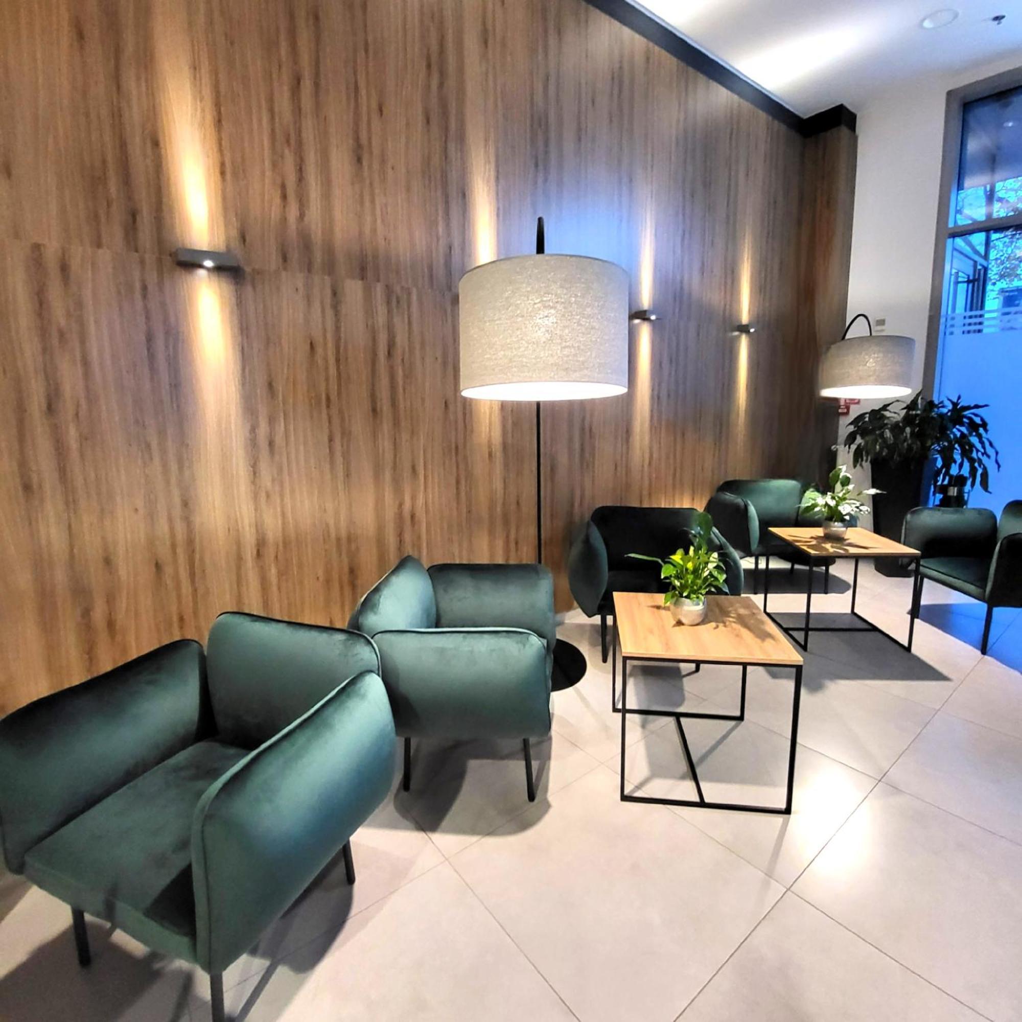 Hotel Centrum Болеславец Екстериор снимка