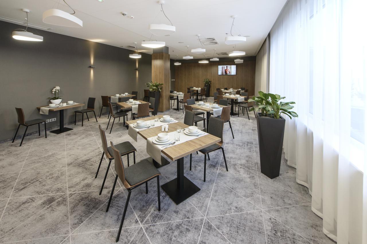 Hotel Centrum Болеславец Екстериор снимка